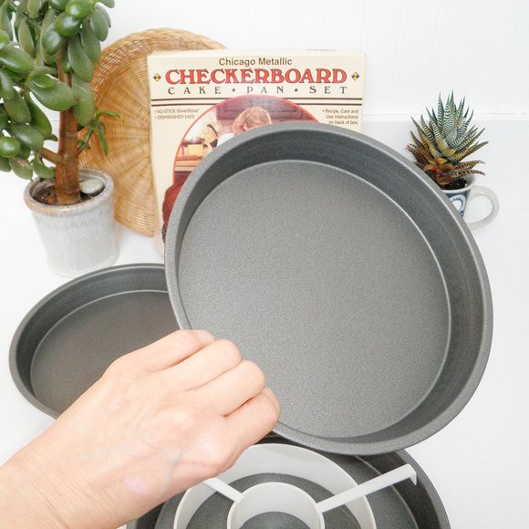 Vintage 1970's Chicago Metallic Checkerboard Cake Pan Set in Box Silverstone 70s - Picture 7 of 7